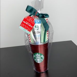 STARBUCKS HOLIDAY 2019 TUMBLER W/ COFFEE